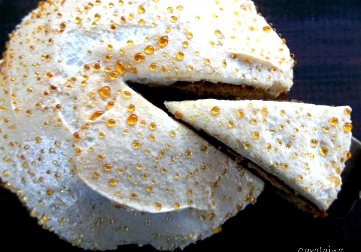 drożdżowe bananowe ciasto z pianką i rosą foto
