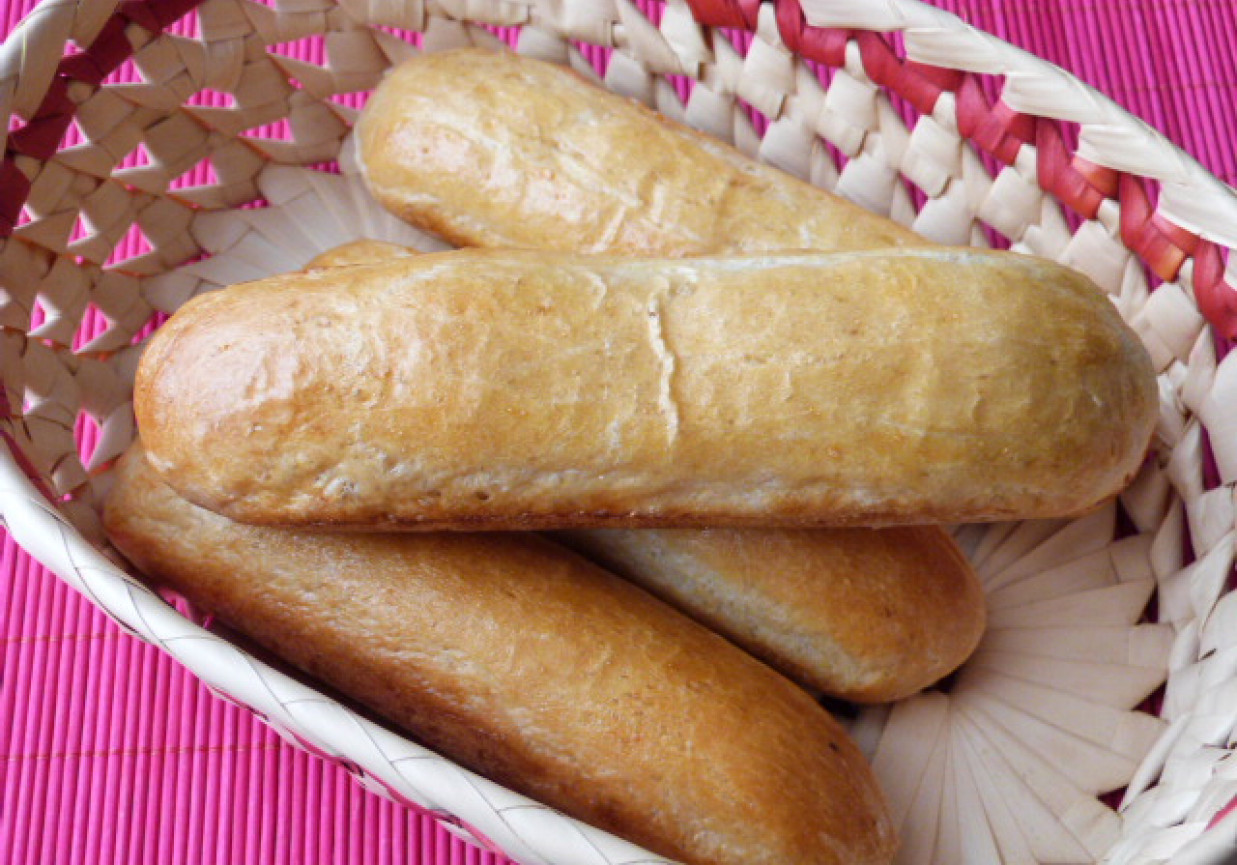 Drożdżowe bułeczki na hot dogi foto