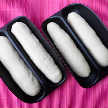Krok 2 - Drożdżowe bułeczki na hot dogi foto