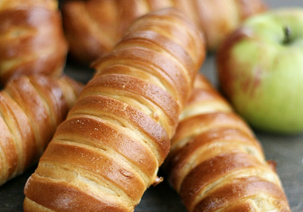 Drożdżowe bułeczki z jabłkami foto