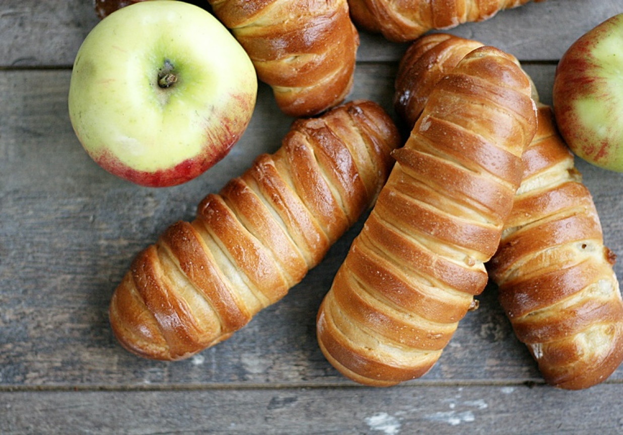 Drożdżowe bułeczki z jabłkami foto