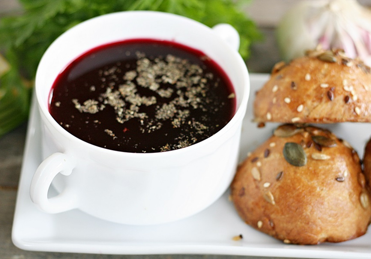 Drożdżowe bułeczki z kapustą i mięsem foto