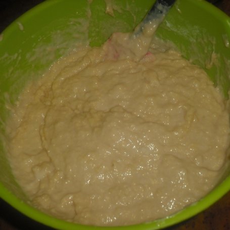 Krok 1 - Drożdżowe bułeczki z kiełbasą i serem oraz sosem keczupowym  foto