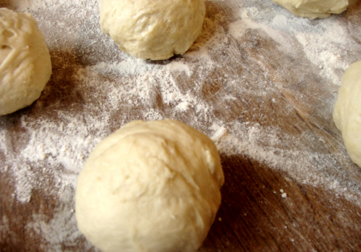 Drożdżowe bułeczki z makiem foto