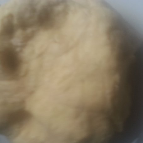 Krok 2 - Drożdżowe bułeczki z nadzeniem serowym foto