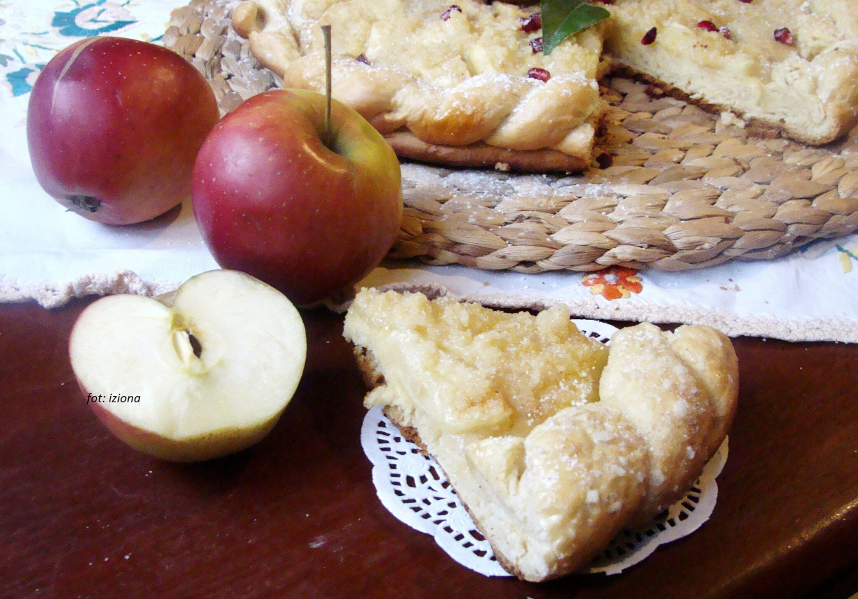 Drożdżowe ciasto z jabłkami foto
