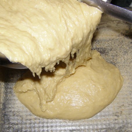 Krok 2 - drożdżowe ciasto z kurkumą i truskawkami... foto