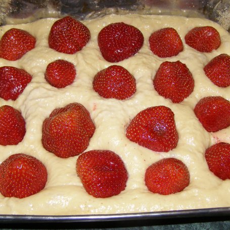 Krok 3 - drożdżowe ciasto z kurkumą i truskawkami... foto