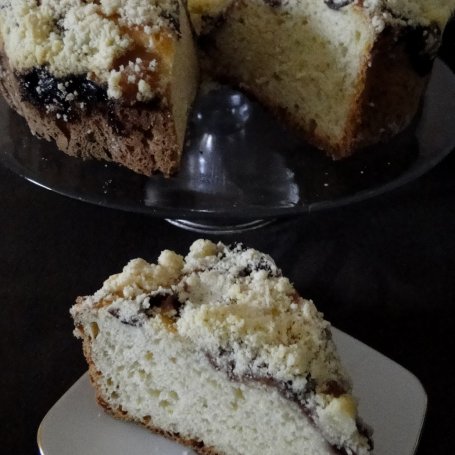Krok 8 - Drożdżowe ciasto z owocami i kruszonką foto