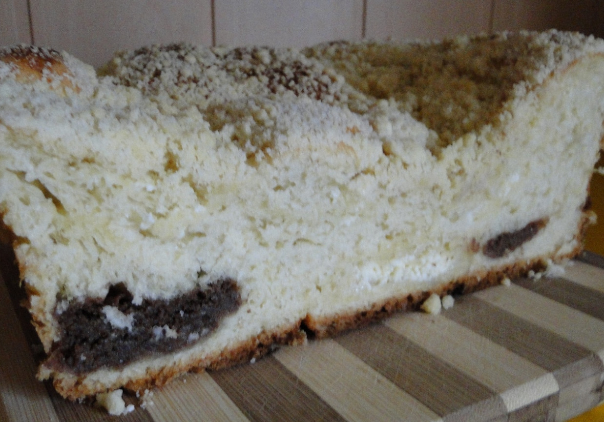 Drożdżowe ciasto z serem i masą czekoladowo-orzechową foto