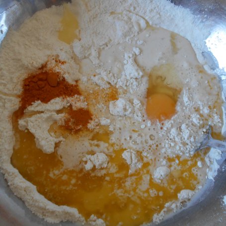 Krok 1 - Drożdżowe kurkumowe słoneczka z miętowym serem foto