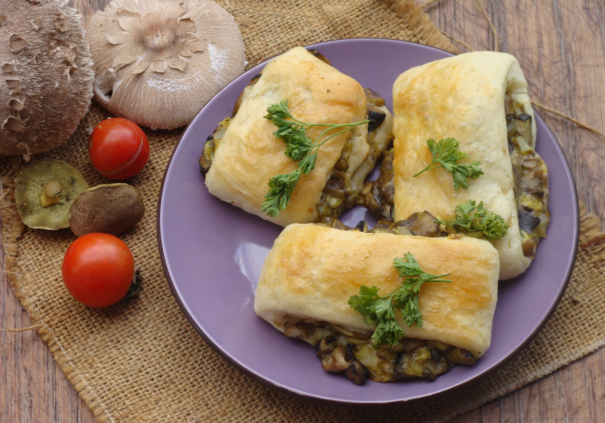 Drożdżowe paszteciki z grzybami  foto