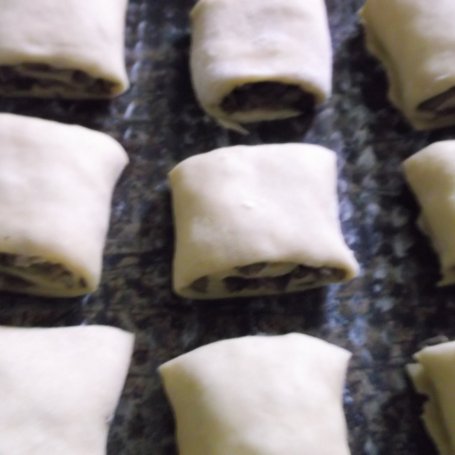 Krok 4 - Drożdżowe paszteciki z pieczarkami. foto
