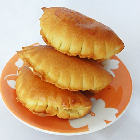 Krok 5 - Drożdżowe pierożki z owocami foto