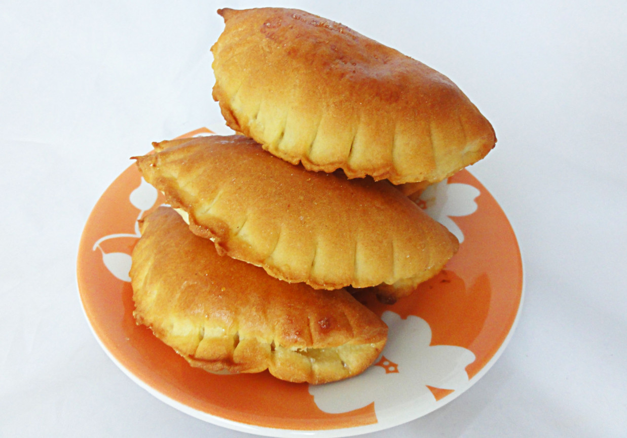 Drożdżowe pierożki z owocami foto