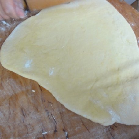 Krok 1 - Drożdżowe pierożki z owocami foto