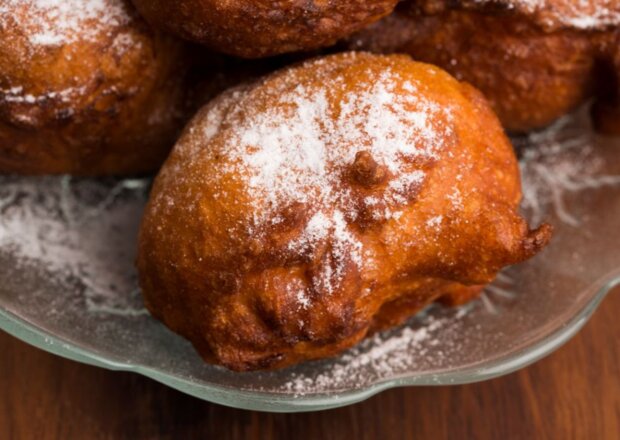 Fotografia przedstawiająca Drożdżowe racuchy - a\'la pączki