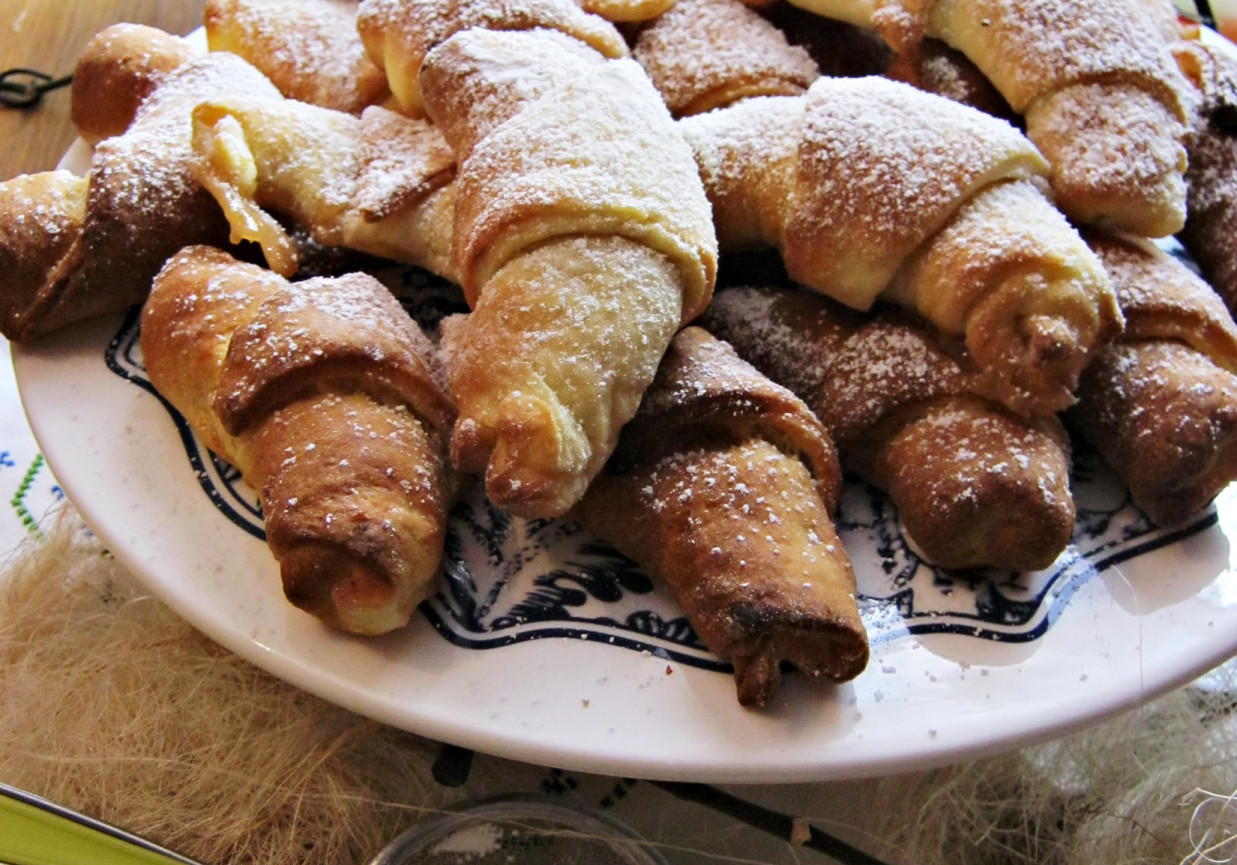 Drożdżowe rogaliki bez jajek i wyrastania foto