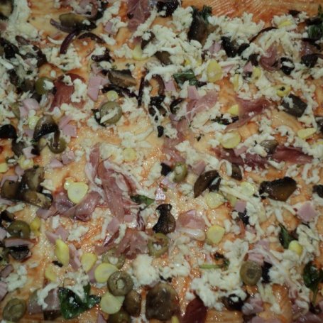 Krok 6 - Drożdżowe ślimaczki z szynką parmeńską, mozarellą, oliwkami, grzybami foto