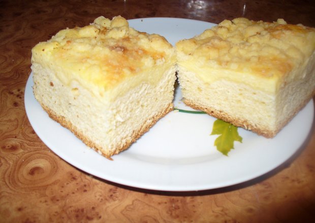 Fotografia przedstawiająca Drożdżowe z serem i kruszonką