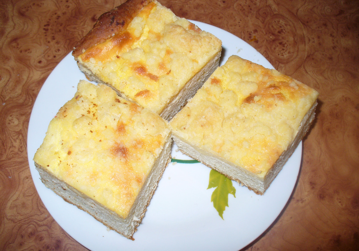 Drożdżowe z serem i kruszonką foto
