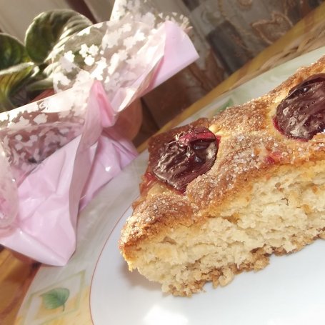 Krok 10 - Drożdżowiec ze śliwką foto