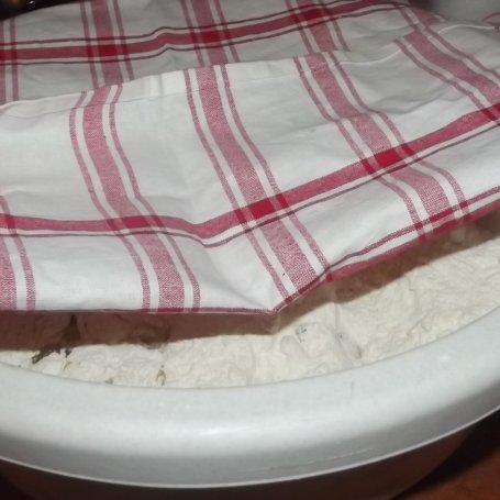 Krok 4 - Drożdżowiec ze śliwką foto