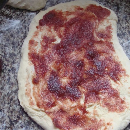 Krok 2 - Drożdżówka zawijana z marmoladą foto