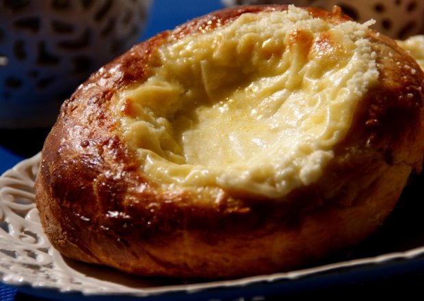 Fotografia przedstawiająca Drożdżówki z białym serem.