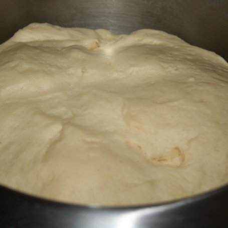 Krok 1 - Drożdżówki z budyniem i gruszkami foto