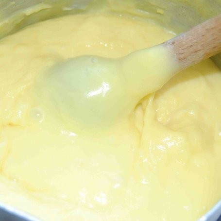 Krok 6 - Drożdżówki z czarną porzeczką foto