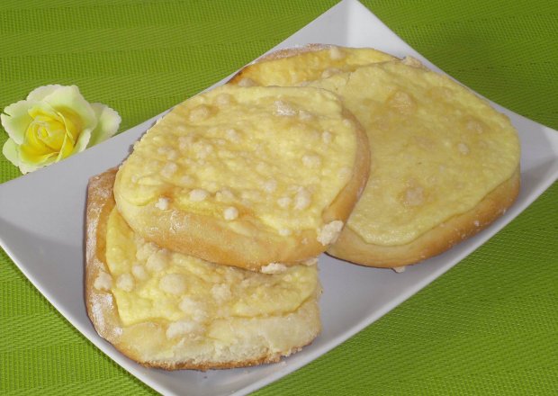 Fotografia przedstawiająca Drożdżówki z serem