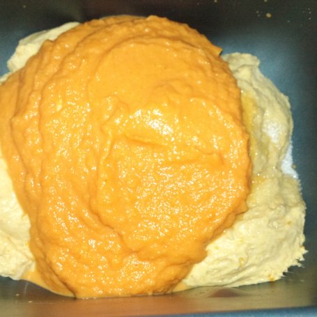 Krok 2 - Drożdżowy chleb marchewkowy foto
