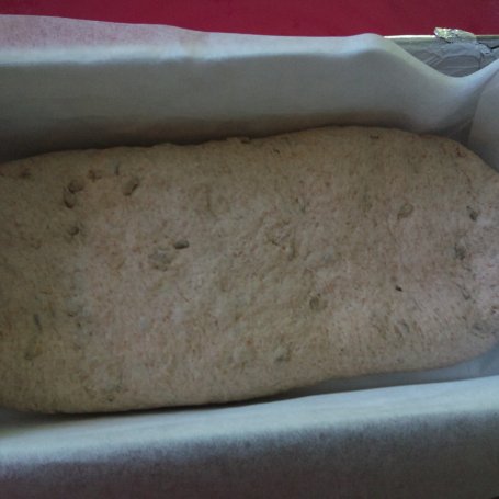 Krok 5 - Drożdżowy chleb z płatkami owsianymi i słonecznikiem foto