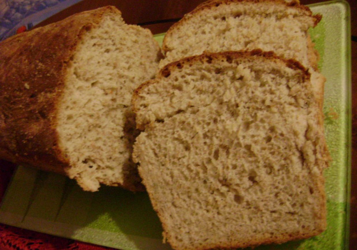 drożdżowy chlebek razowy foto
