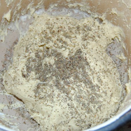 Krok 2 - Drożdżowy chlebek z pomidorkami koktajlowymi (focaccia) foto