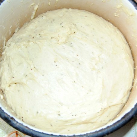 Krok 3 - Drożdżowy chlebek z pomidorkami koktajlowymi (focaccia) foto