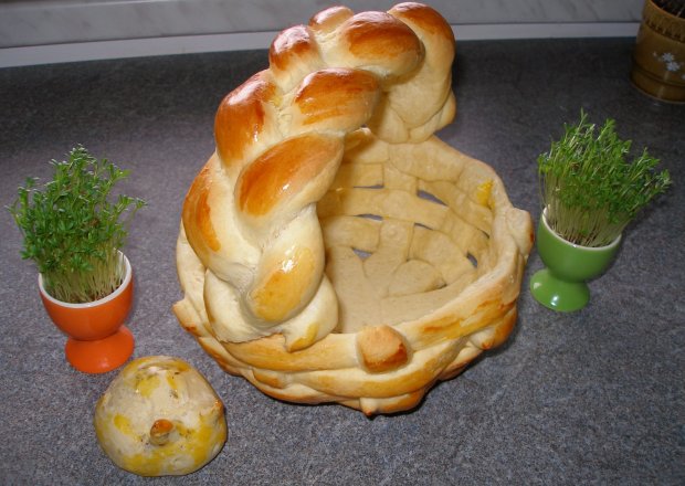 Fotografia przedstawiająca Drożdzowy koszyk Wielkanocny