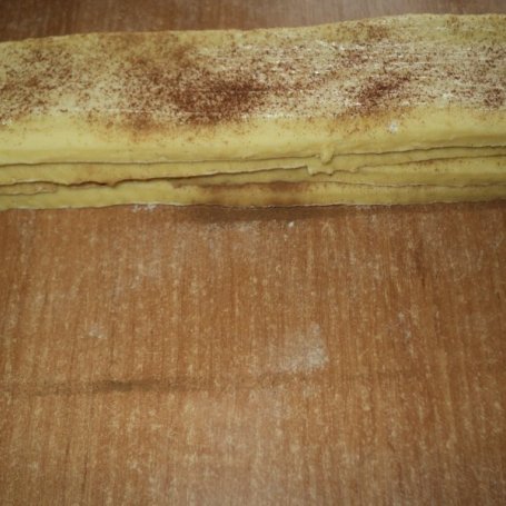 Krok 4 - Drożdżowy odrywaniec z masłem i cynamonem  foto