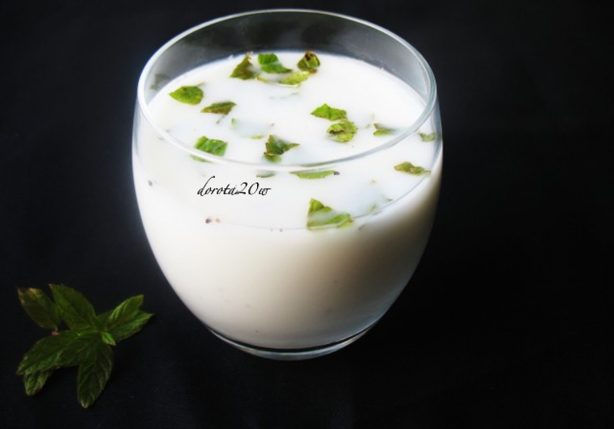 Dugh – perski napój jogurtowy foto