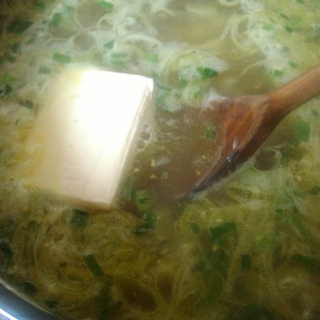 Krok 5 - Duńska zupa porowa z zieloną cebulką foto
