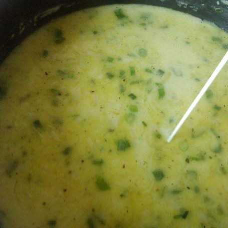 Krok 6 - Duńska zupa porowa z zieloną cebulką foto