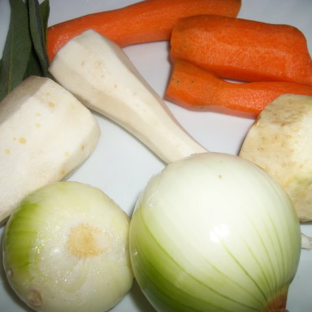 Krok 2 - Duszona karkówka z warzywami foto