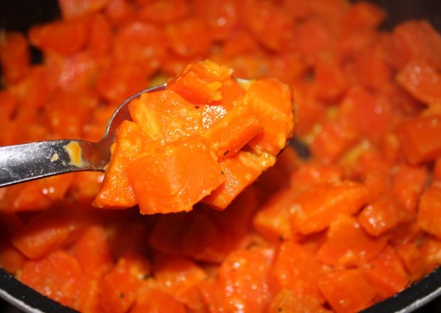 Fotografia przedstawiająca Duszona marchewka do obiadku