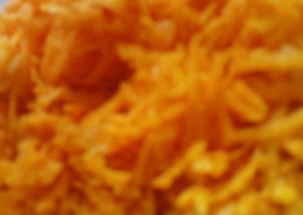 Fotografia przedstawiająca Duszona marchewka na masełku