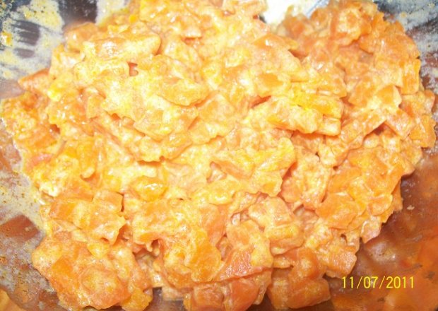 Fotografia przedstawiająca duszona marchewka z przyprawami