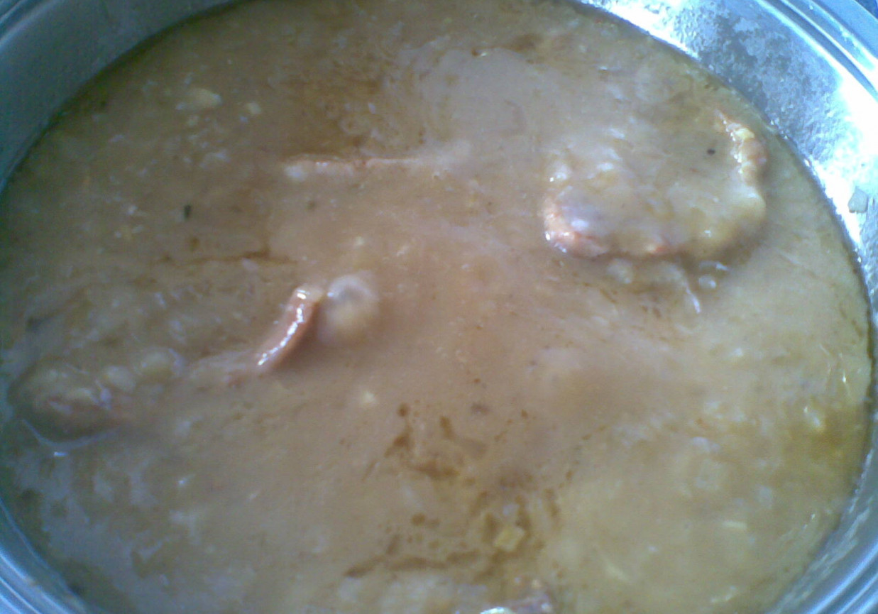 duszona wieprzowina z cebulowym sosem foto