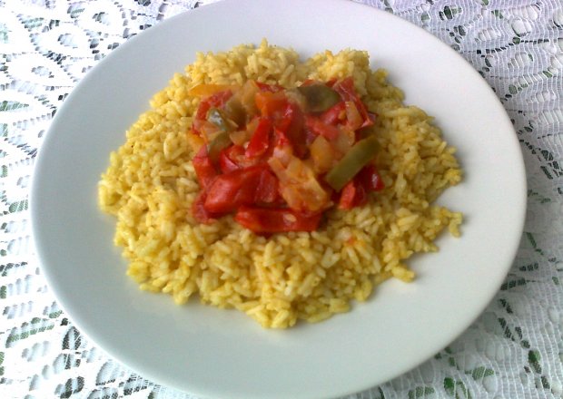 Fotografia przedstawiająca Duszone warzywa z ryżem z curry