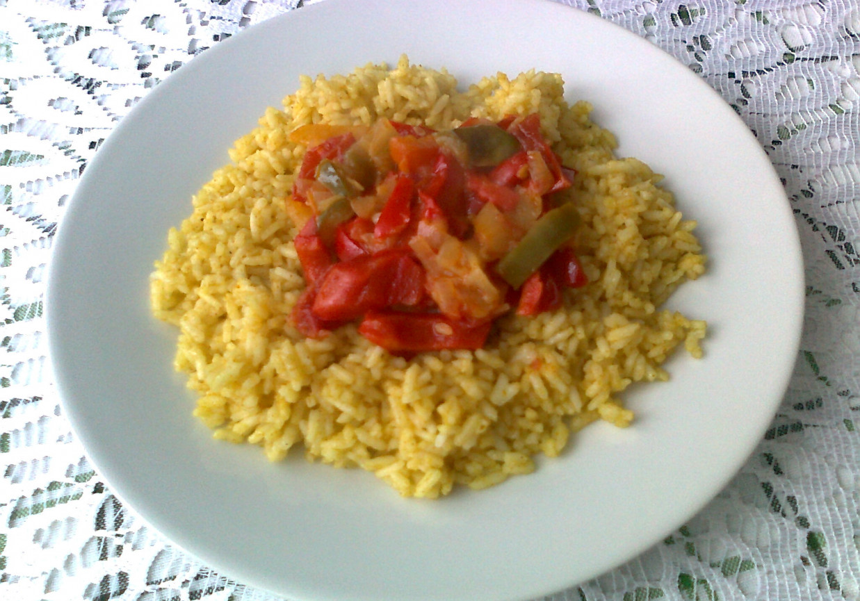 Duszone warzywa z ryżem z curry foto
