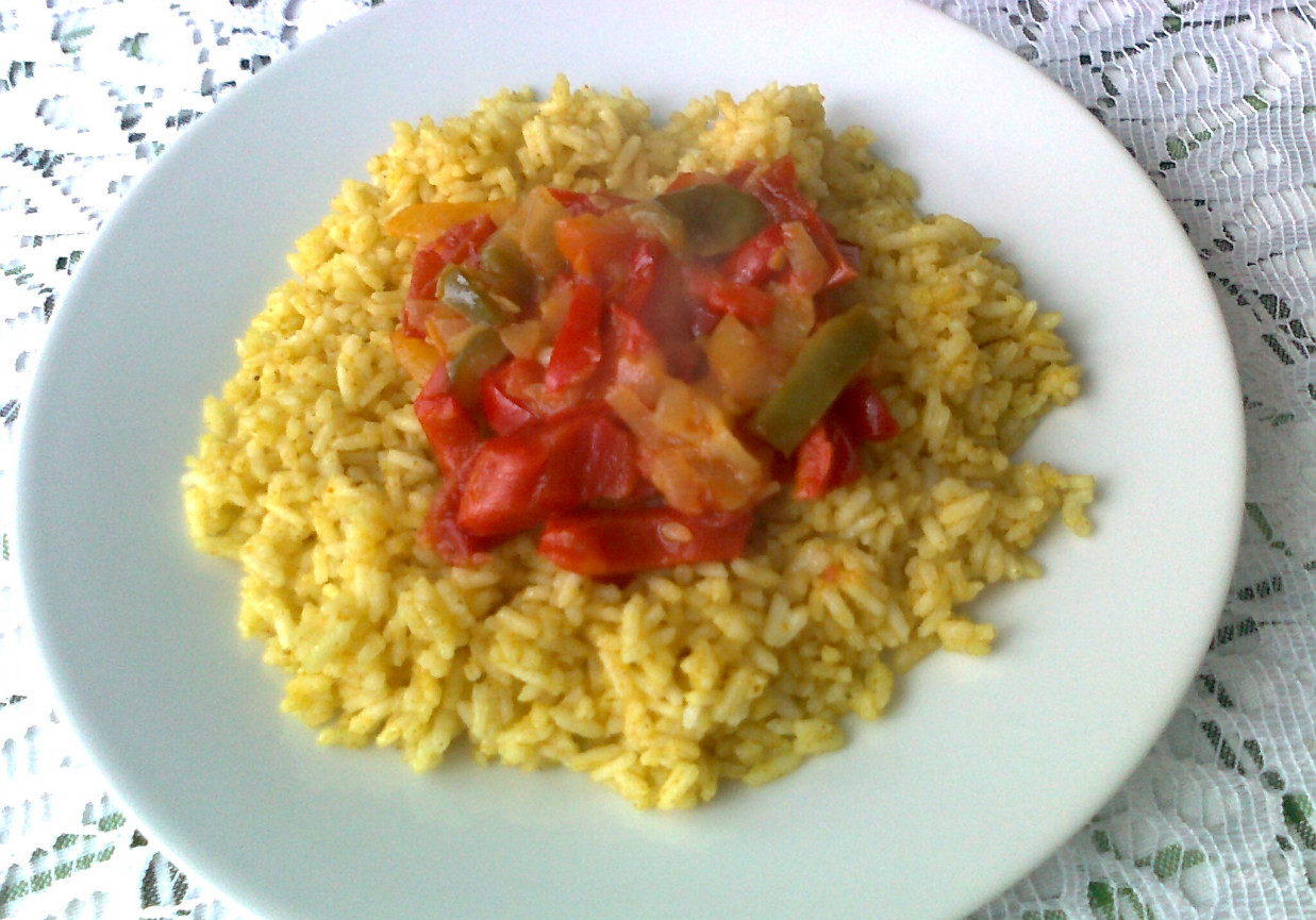 Duszone warzywa z ryżem z curry foto